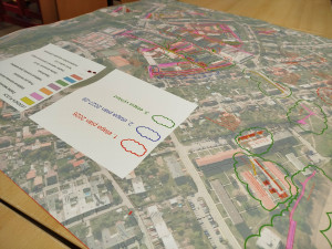 Modré čáry míří i na Bedřichov. Veřejná beseda však byla tentokrát v klidu