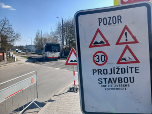 FOTO: Rantířovská ulice je opět rozkopaná. Velký problém to je i pro jihlavskou prádelnu