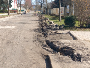 FOTO: Rantířovská ulice je opět rozkopaná. Velký problém to je i pro jihlavskou prádelnu