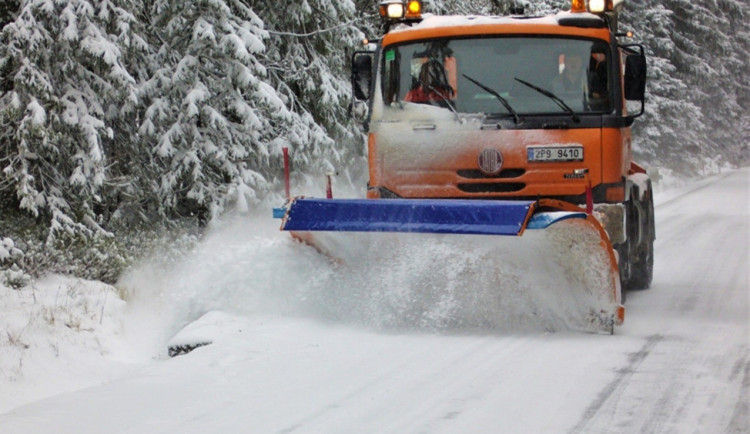Náklady na údržbu silnic Vysočiny byly nadprůměrné, až 300 milionů Více je i výtluků