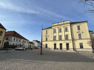 VIDEO: Letní čas v Třešti začne později. Sluneční hodiny se posunou až v úterý