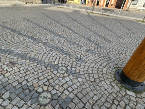 VIDEO: Letní čas v Třešti začne později. Sluneční hodiny se posunou až v úterý