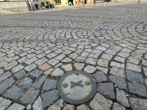 VIDEO: Letní čas v Třešti začne později. Sluneční hodiny se posunou až v úterý