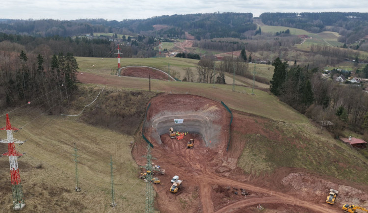 Stavbaři na obchvatu Náchoda prorazili 363 metrů dlouhý tunel Dolní Radechová