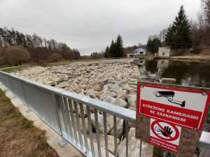 VIDEO, FOTO: Unikátní skluz pro ryby zabodoval: jez u Luk nad Jihlavou je stavbou roku