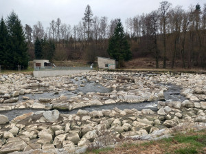 VIDEO, FOTO: Unikátní skluz pro ryby zabodoval: jez u Luk nad Jihlavou je stavbou roku