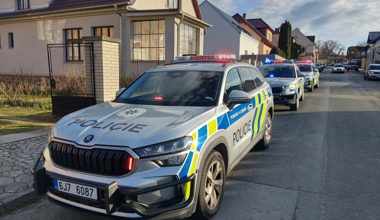 Poplach u školy v Humpolci: muž se zbraní vyděsil okolí, večer se sám přihlásil. Foto: Policie ČR