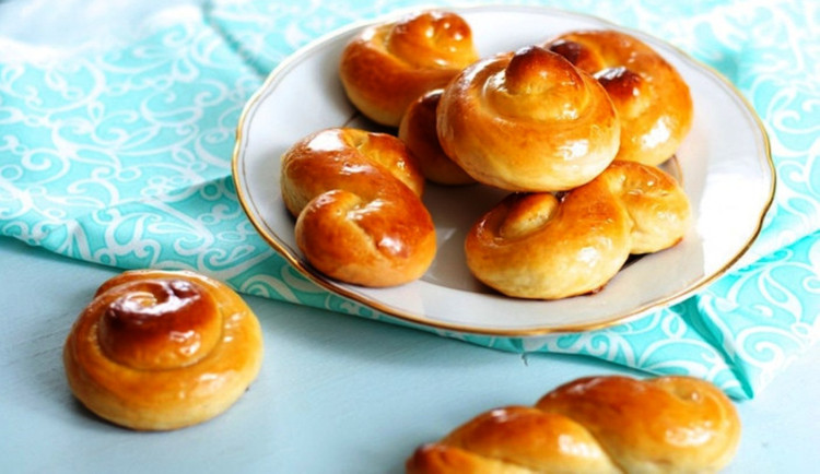 RECEPT: Je Škaredá středa. Nemračte se a na zítřejší snídani si upečte jidáše
