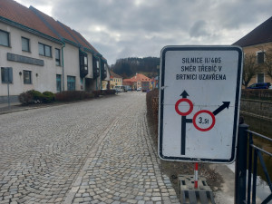 FOTO: Brtnice odříznutá od světa. Zavřené jsou trasy na Třebíč, Luka i Panskou Lhotu