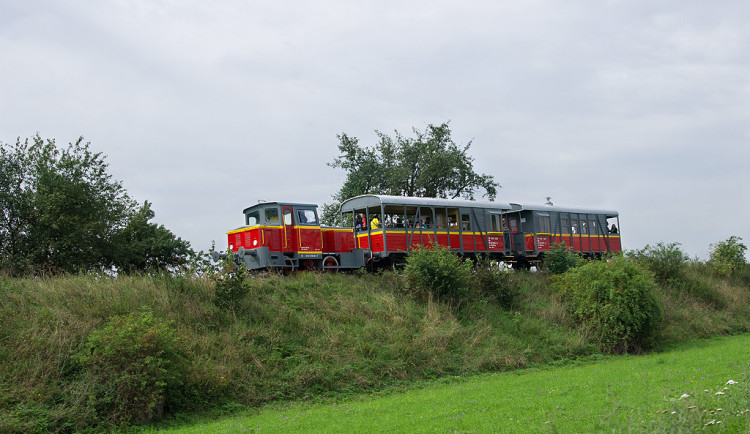 Příjezd motoráčku do stanice Třebelovice. Foto: SVD-JZM