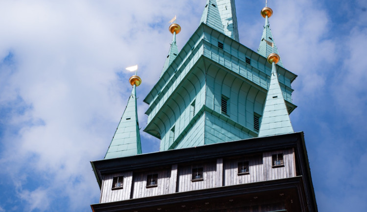 Oprava za miliony je hotová. Znojemská radniční věž po čtyřech letech otevřela