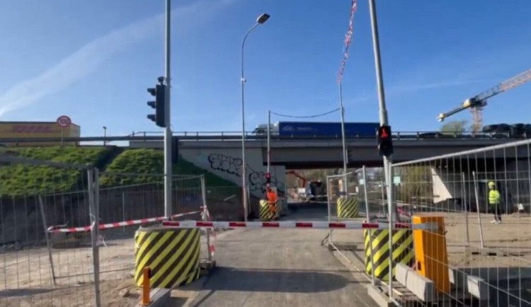 Cyklisté se vrátili na stezku u Svratky, silničáři varují před neukázněným chováním