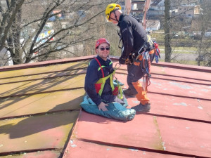 FOTO: Přišel o obě nohy, ale dál bojuje. Honza dojal hasiče na stanici v Jihlavě