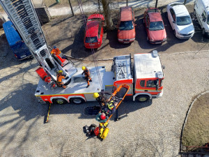 FOTO: Přišel o obě nohy, ale dál bojuje. Honza dojal hasiče na stanici v Jihlavě