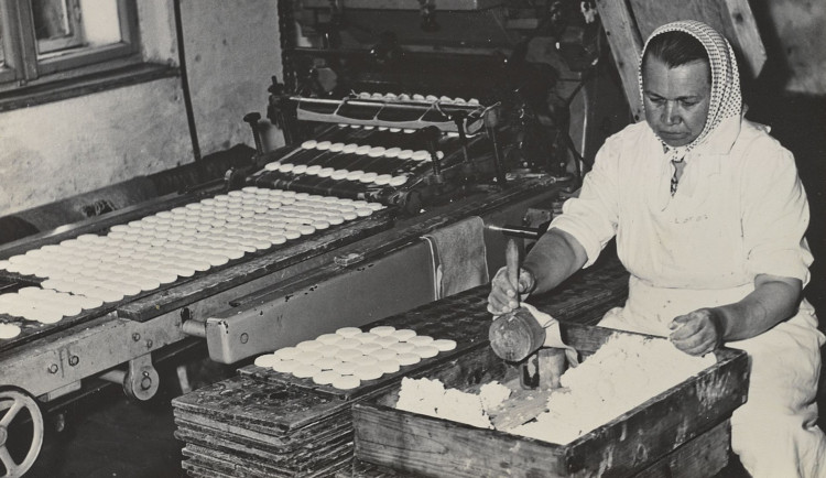 Střípky z historie. Olomoucké tvarůžky si letos připomínají 150 let od zahájení výroby v Lošticích