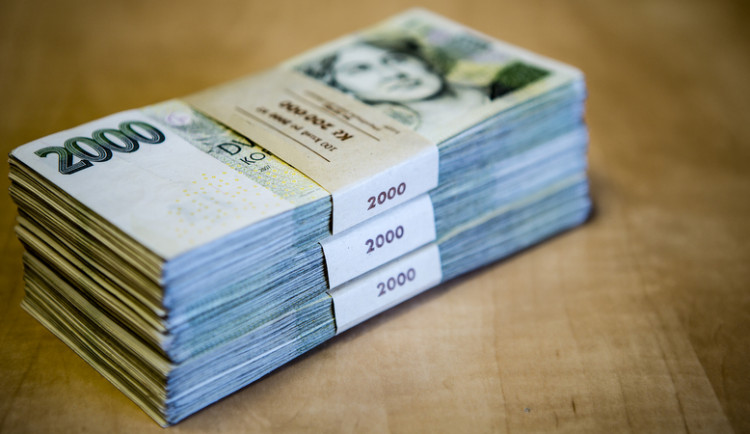 Falešní bankéři mají teď v kraji žně. Důvěřiví lidé přicházejí o milionové úspory