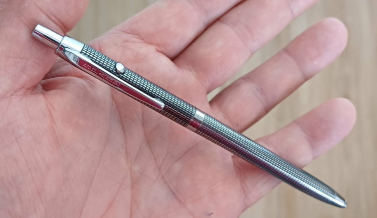 Unikátní vesmírné pero píše už 57 let. Doma ho má v šuplíku jeden Plzeňan