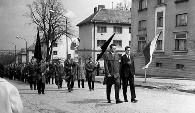 Pohřeb Evžena Plocka, který se konal 12. dubna 1969, zdroj: Paměť národa