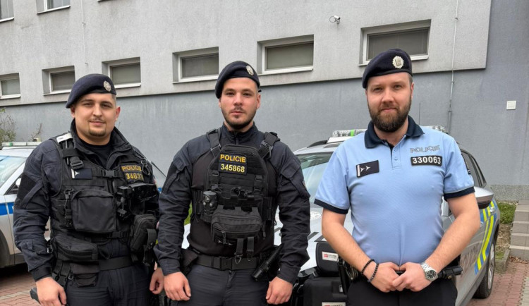 Senior měl infarkt na služebně v Orlové. Policisté mu zachránili život