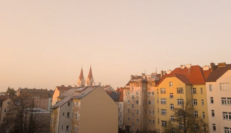 Saharský prach přebarví oblohu nad Českem. Meteorologové prozradili, co očekávat