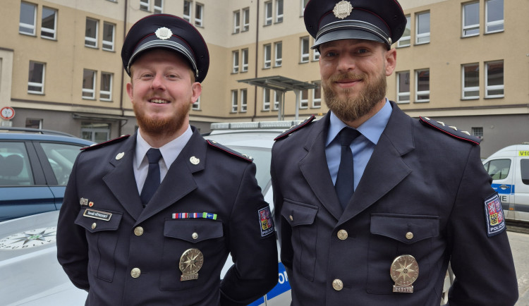  Oceněná dvojice policistů, zleva: Tomáš Větrovský a Robert Soukup
