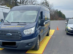 FOTO: Policisté se na dálnici zaměřili na dodávky. Sedm jich bylo přetížených