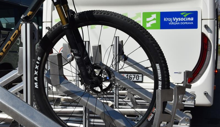 Víkend v sedle kola: Z Jihlavy jezdí co Telče speciální autobusy, vyjíždí i z Třebíče. Foto: Kraj Vysočina