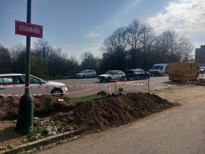 Parkování v Jihlavě XXXII.: Dodávky mizí ze sídlišť. Primátor poradil, kam s nimi