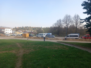 Parkování v Jihlavě XXXII.: Dodávky mizí ze sídlišť. Primátor poradil, kam s nimi