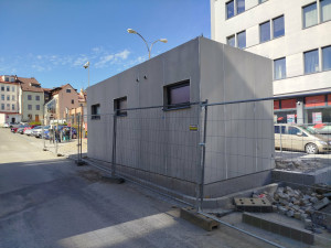 FOTO: Stavba veřejných toalet v Jihlavě významně pokročila. Podívejte se i dovnitř