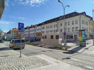 FOTO: Stavba veřejných toalet v Jihlavě významně pokročila. Podívejte se i dovnitř