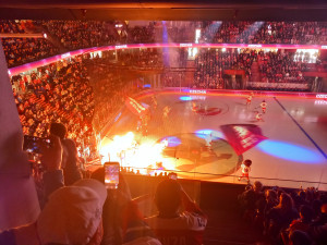 ON-LINE: Zápas hokejové reprezentace v Horácké aréně začal poplachem