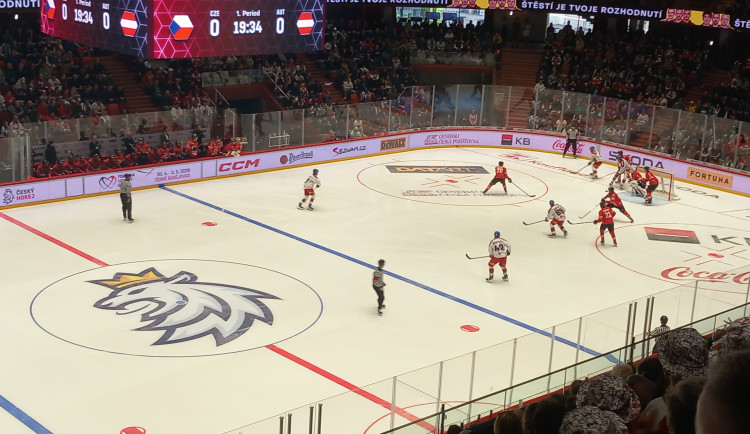 ON-LINE: Zápas hokejové reprezentace v Horácké aréně začal poplachem