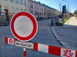 FOTO: Dopravní komplikace v centru Jihlavy: Třída Legionářů je neprůjezdná