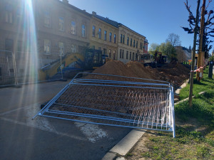 FOTO: Dopravní komplikace v centru Jihlavy: Třída Legionářů je neprůjezdná