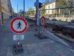 FOTO: Dopravní komplikace v centru Jihlavy: Třída Legionářů je neprůjezdná