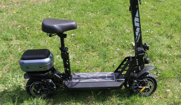 Policista ve svém volnu pomohl odhalit čtyři cizince, kteří kradli ve velkém