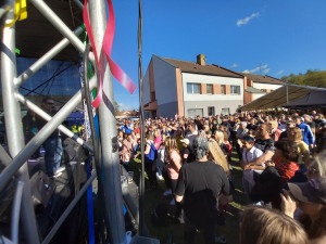 FOTO, VIDEO: Petr Kolář přilákal na Májovku do Luk nad Jihlavou stovky fanoušků