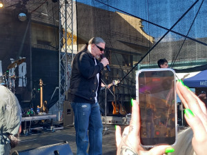 FOTO, VIDEO: Petr Kolář přilákal na Májovku do Luk nad Jihlavou stovky fanoušků