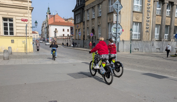 Zájem o sdílená elektrokola je obrovský, město chce dokoupit dalších 150 kol