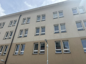 VIDEO: Policisté v Jihlavě mají nový parkovací dům za 70 milionů. Nahlédněte dovnitř