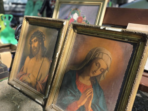FOTO, VIDEO: Kolovrátek, rodokapsy i vinyly. Bleší trh v Polné byl poprvé v centru