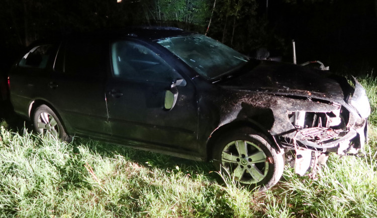 Sedmnáctiletý mladík na Jihlavsku boural. Za volant usedl bez potřebného mentora