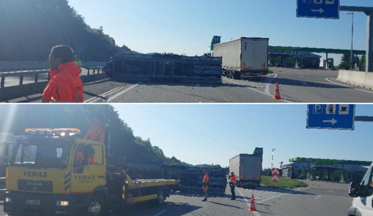 Provoz na dálnici komplikovala nehoda. Havaroval cizinec s přetíženou dodávku