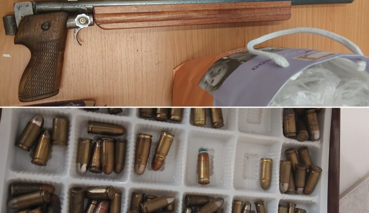 Na policii přišla žena, která měla čtyřicet kilo nábojů a doma vyrobenou zbraň
