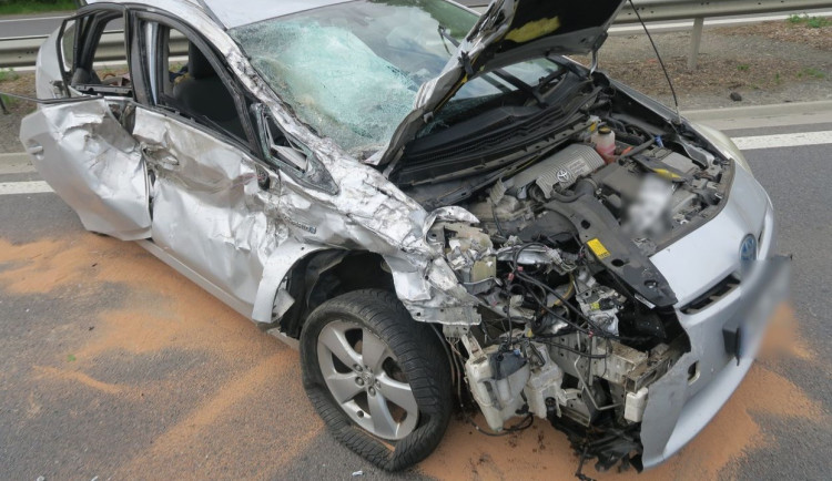 Řidič Dodge rozstřelil na křižovatce v Mohelnici Toyotu, nedal přednost. Škoda je téměř milion