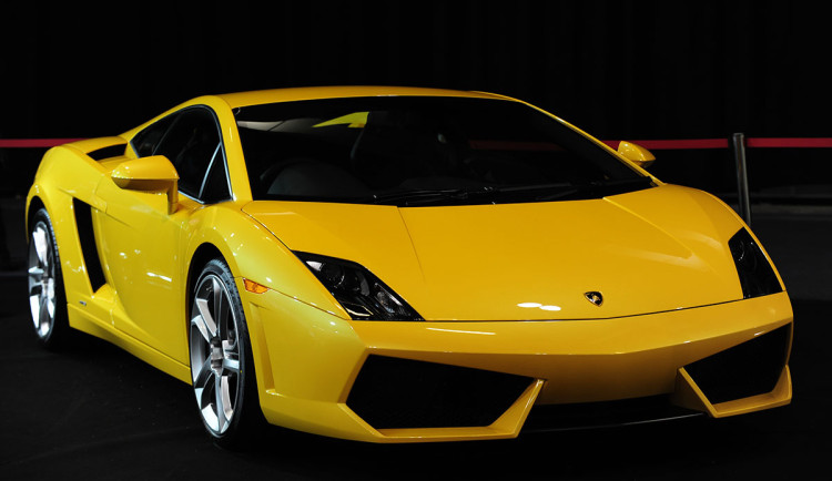 Muž z Olomoucka kupoval Lamborghini přes internet, podvodník ho obral o statisíce