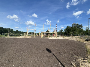VIDEO: Stavba nového hřiště v Jihlavě jde do finiše. Stín zajistí kryté přístřešky