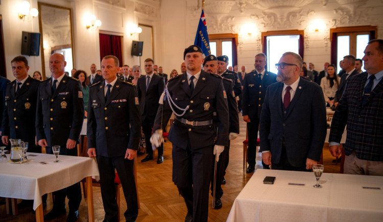 FOTO: Policisté z Frýdku-Místku si převzali svá ocenění. Bylo jich bezmála padesát