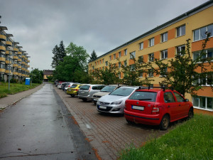 Parkování v Jihlavě XXXVI.: Letos modré zóny nevzniknou nikde, prohlásil primátor